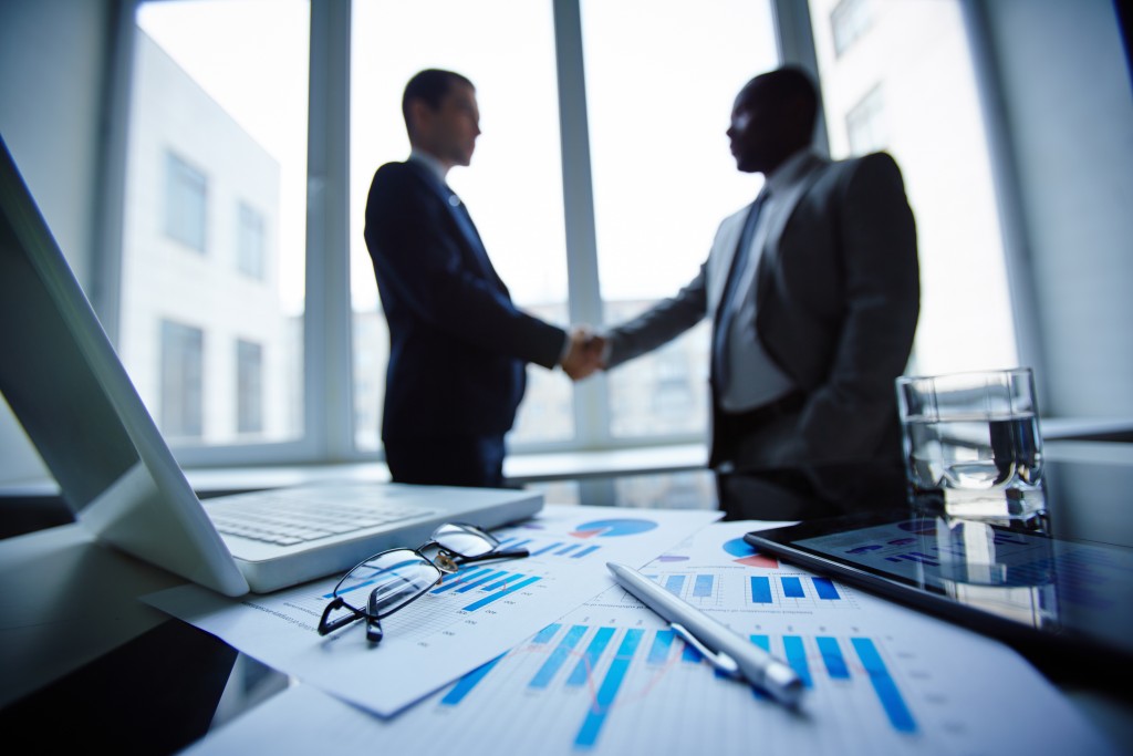 handshake-businessmen-business-people-1024x683.jpg