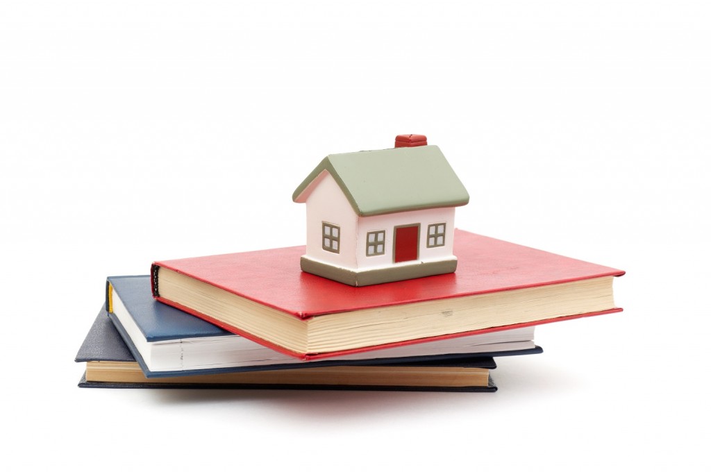 model-house-on-books-guides-how-to-re-sized-1024x680.jpg