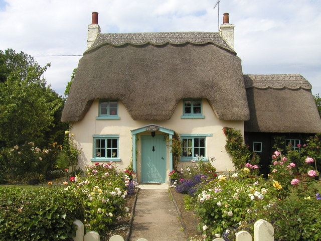 English ‘chocolate box’ cottage still costs more than three times the average UK home