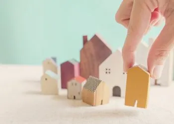 choice-of-mortgage-many-homes-wooden-houses-pick-choose-buyer-options-1-350x250.webp