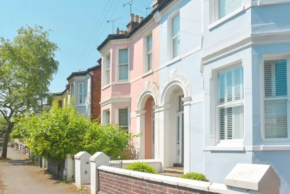 summer-house-prices-street-homes-property-road-june-buying.webp