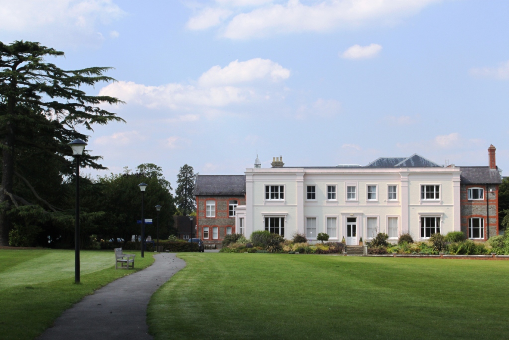 Park school. Leighton Park School. Leighton Park школа. Studio Cambridge School. Leighton Park head of School.