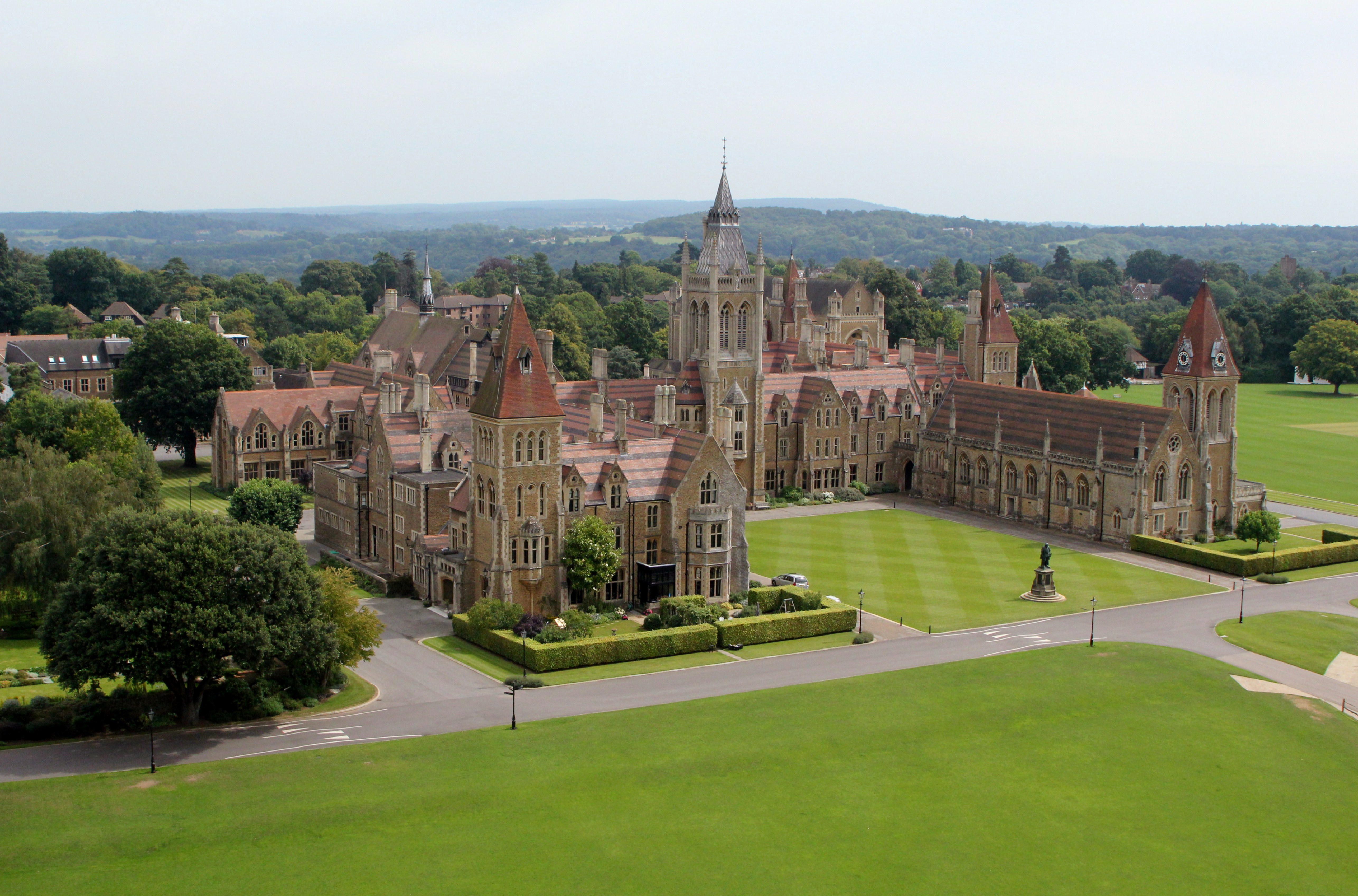 Престижный на английском. Charterhouse School (Англия, Великобритания). Графство Суррей Великобритания. Чартерхаус в Лондоне. Чартерхаус школа.