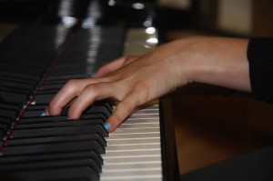 Wellington_School_Hands_Piano_Playing_Steinway_Grand