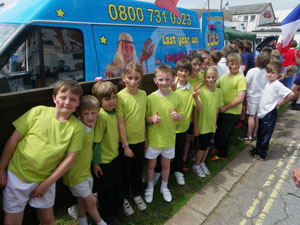 Stover School pupils on the olympic torch parade