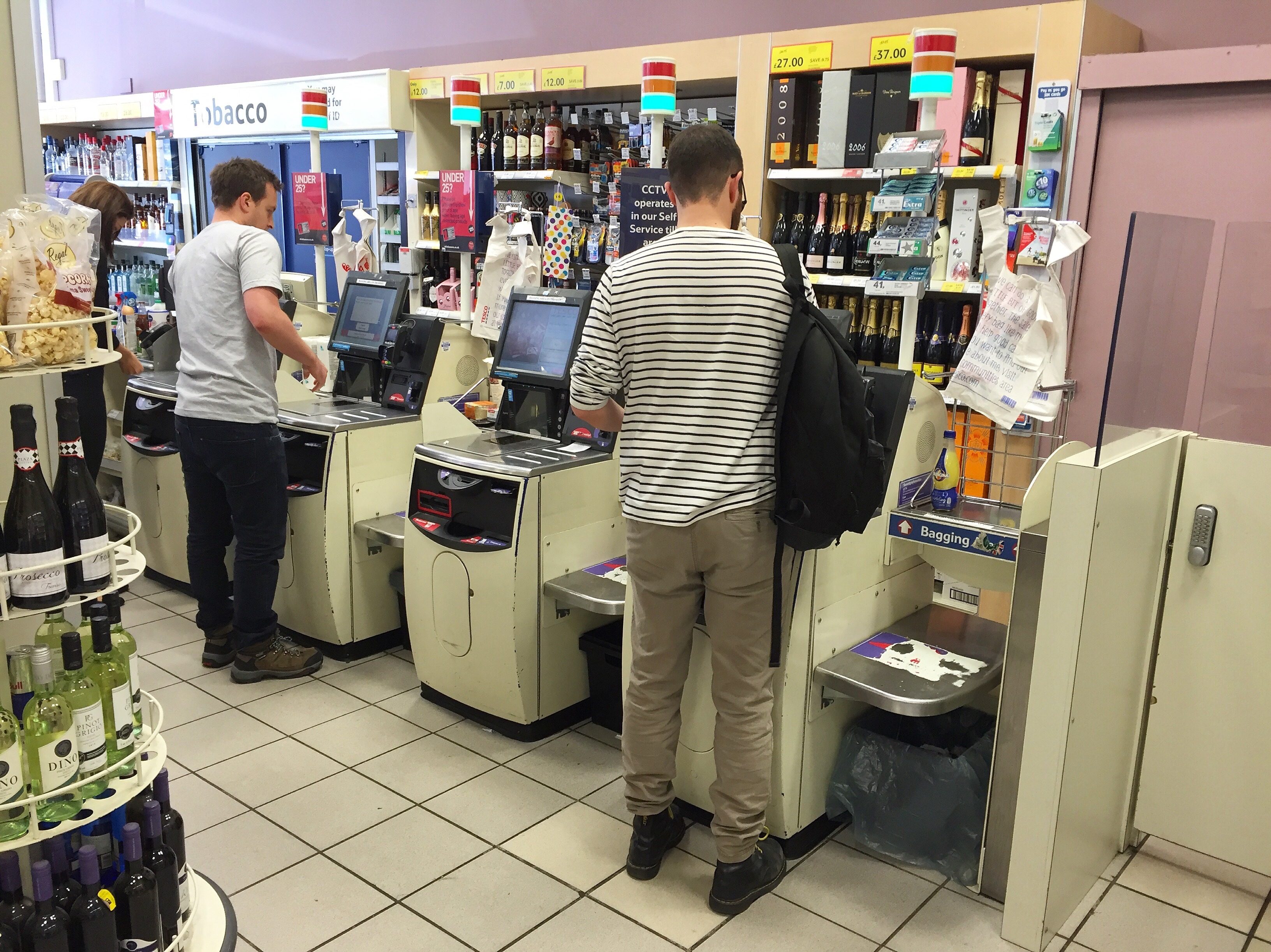 automated-tills-put-older-shoppers-off