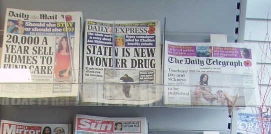 Newspapers-Daily-Mail-Daily-Express-and-Daily-Telegraph-on-newsstand-800x300.jpg