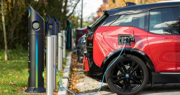 Electric-vehicle-charging.jpg