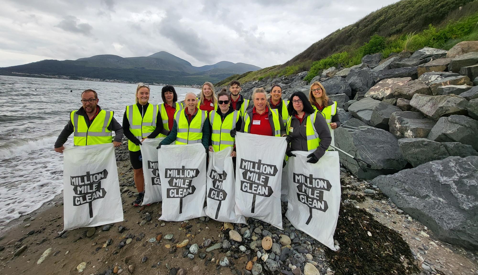 Spar staff and customers help clean local beaches - Vimarsana News
