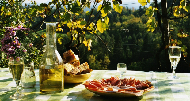 Summer heat and alfresco dining helped to lift July food and drink sales - Vimarsana News