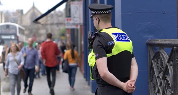 police-officer-city-centre-1200x600-33319b78.png