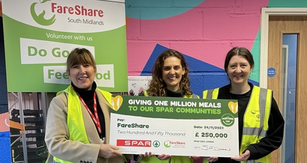 SPAR-UK-presents-250k-donation-to-FareShare-.png