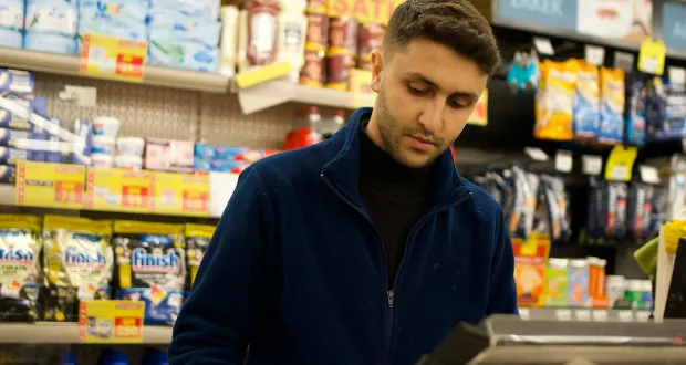 Retail People Index shows worker morale slump in 2025