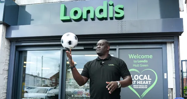 Former England and Scotland football stars back local stores ahead of tournament